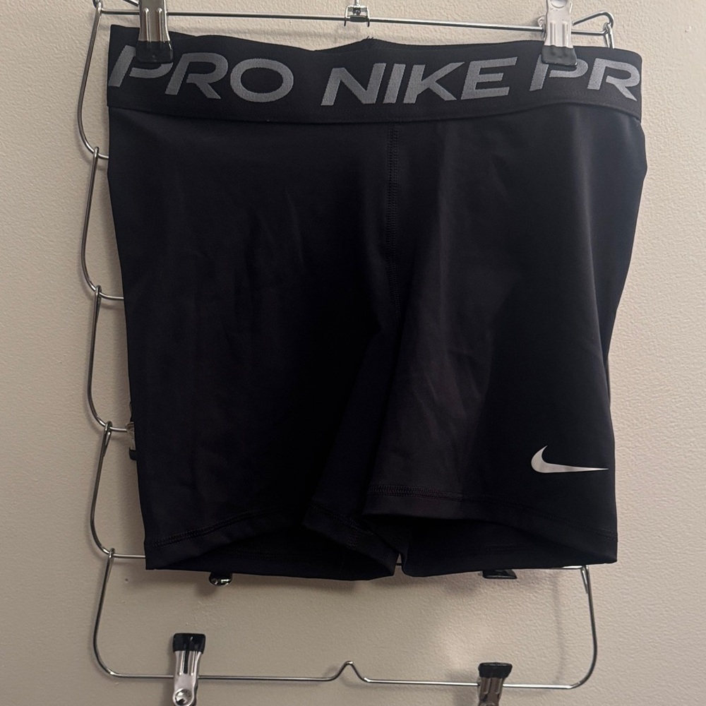 Nike Black Performance Training Dri Fit Women’s Volleyball Shorts Medium NWT